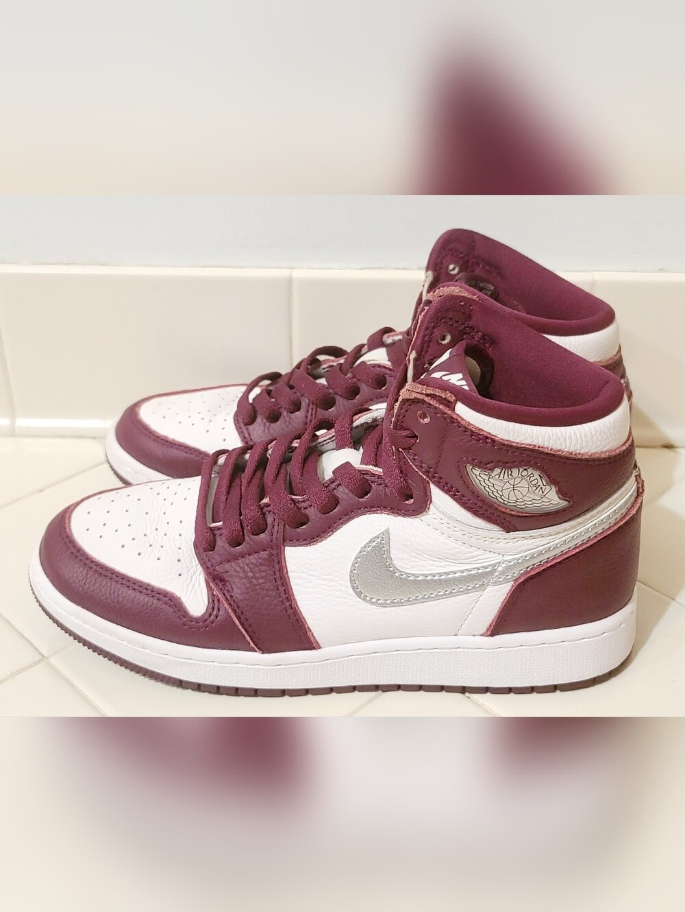 Air Jordan 1 Retro High OG Bordeaux GS Size 5.5Y / Women's Size 7